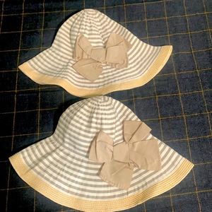 2 identical summer hat